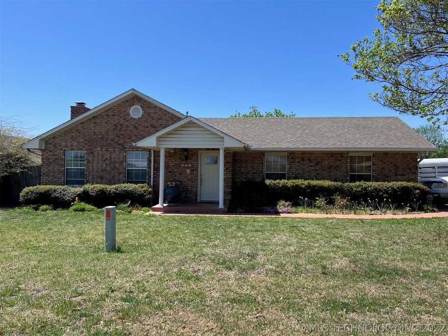 427 N Rockford Place, Ardmore, OK 73401 - photo 1