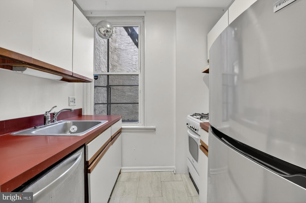 258 S 9th St unit 2F, Philadelphia, PA 19107 - photo 1
