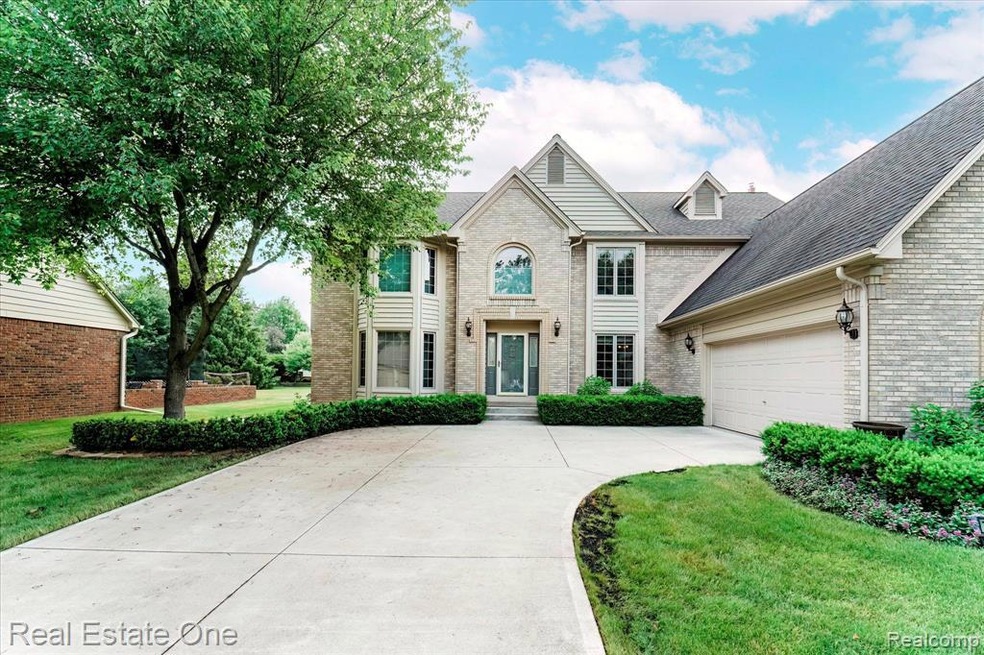 1274 Kingspath Dr, Rochester Hills, MI 48306 - photo 1