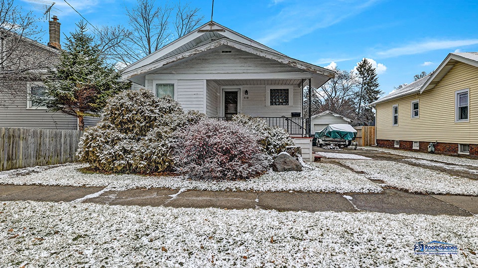 518 W Ridgeland Ave, Waukegan, IL 60085 - photo 1