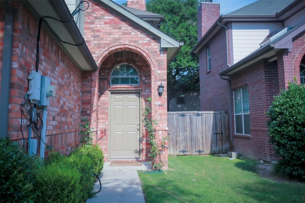 911 Spring Valley Plaza, Richardson, TX 75080 - photo 1