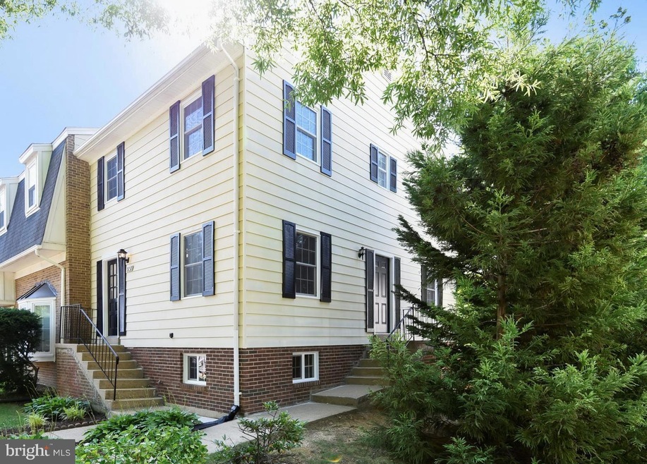 9237 Burke Rd, Burke, VA 22015 - photo 1