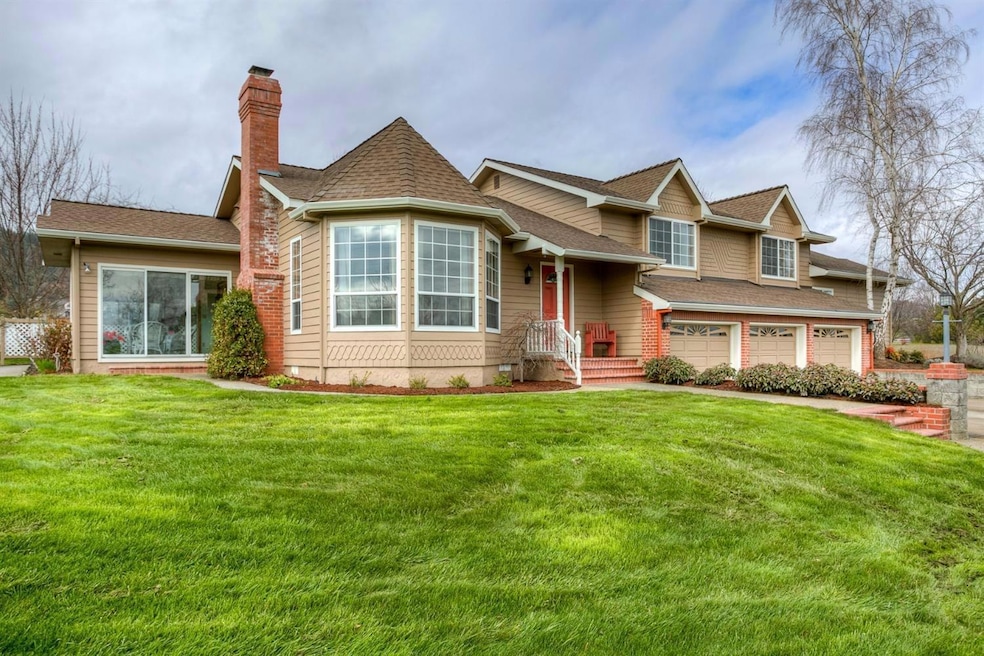 983 Old Stage Rd, Central Point, OR 97502 - photo 1