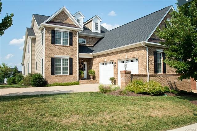 Low maintenance home with 1st floor living