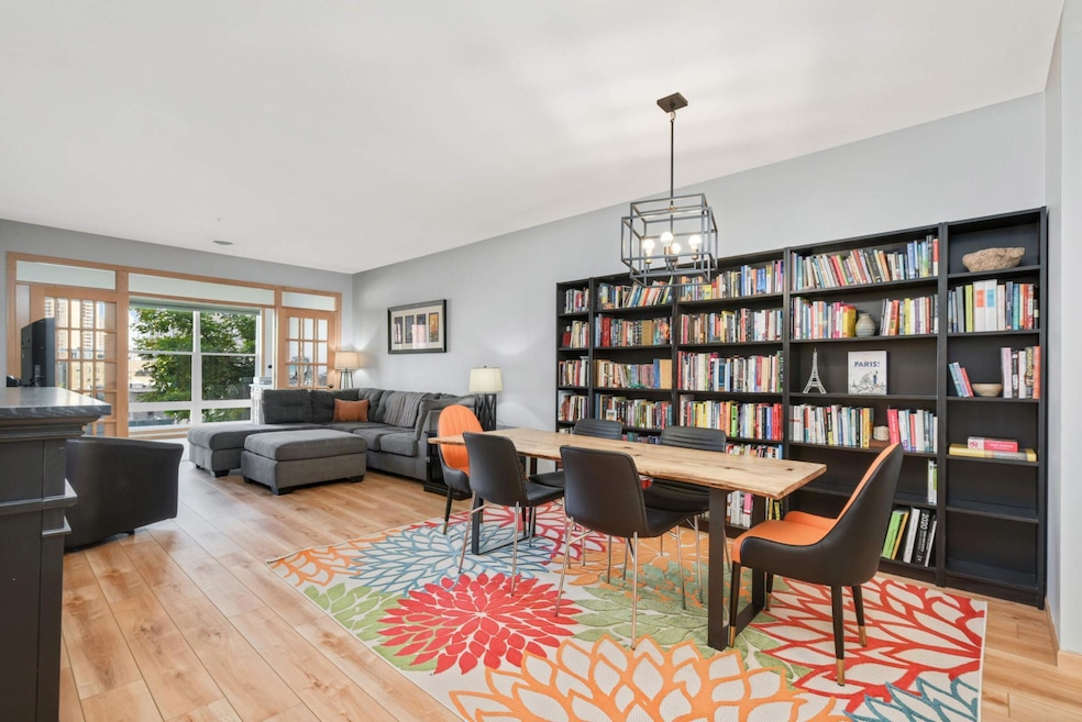 301 Oak Grove St unit 205, Minneapolis, MN 55403 - photo 1