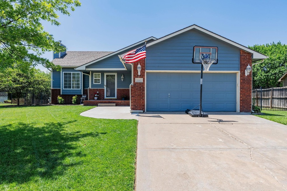 1641 N Prairie Run Cir