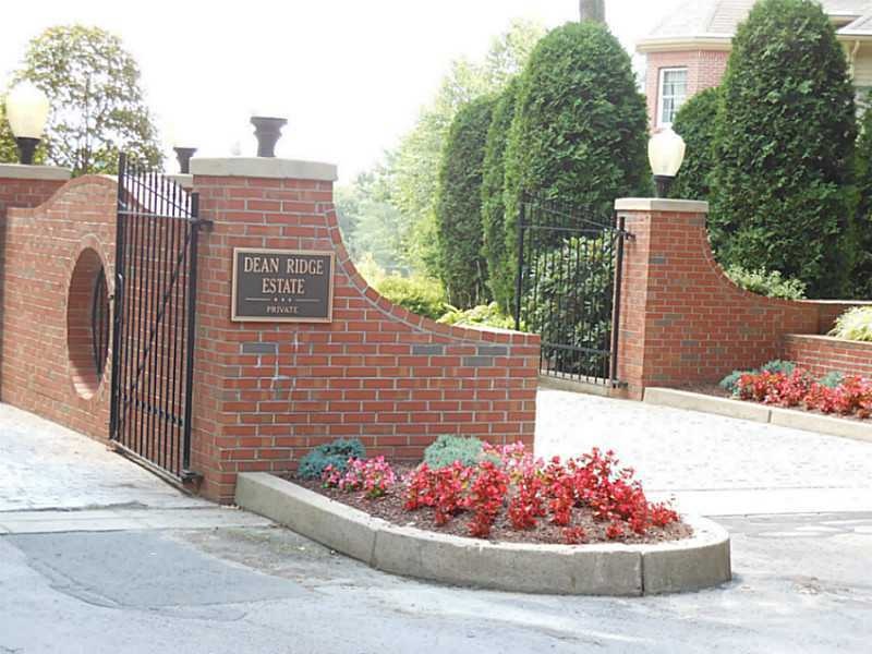 308 Dean Ridge Ct, Cranston, RI 02920 - photo 1