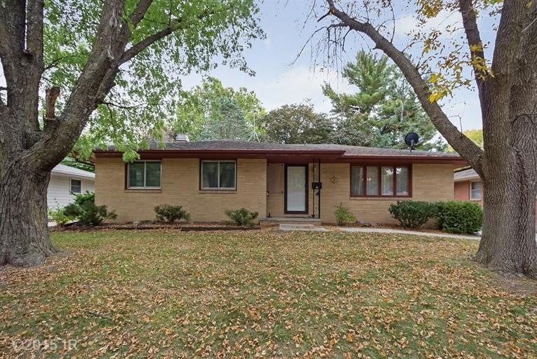 4221 43rd St, Des Moines, IA 50310 - photo 1