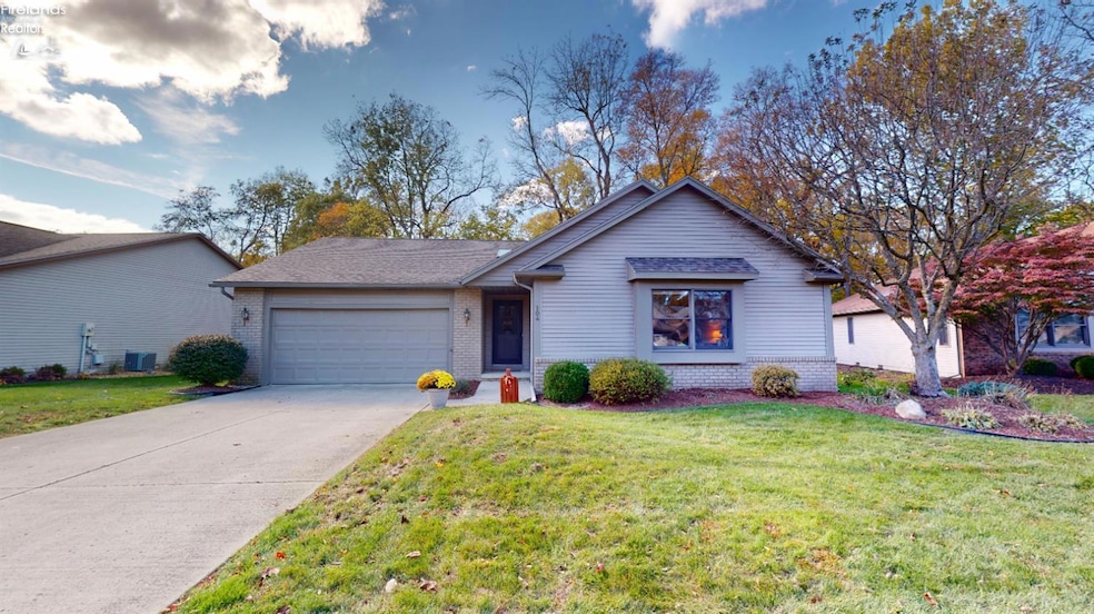 104 Briarwood Cir unit 104, Fremont, OH 43420 - photo 1