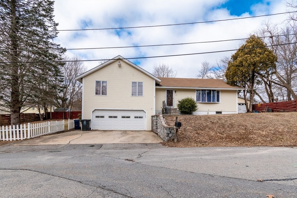 27 Hoover St, Dracut, MA 01826 - photo 1