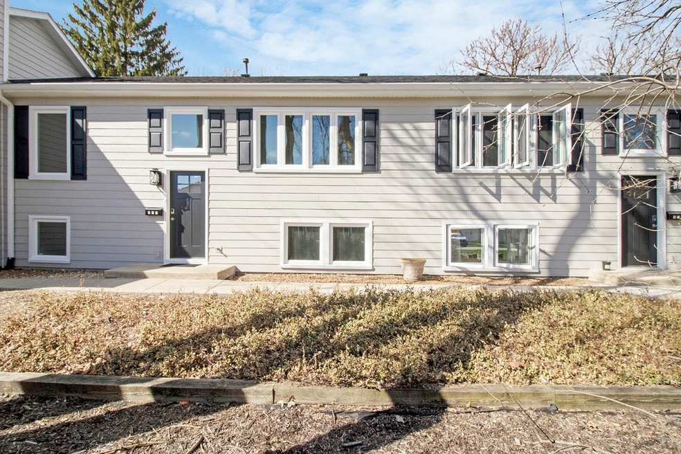 812 N Sleight St unit 14, Naperville, IL 60563 - photo 1