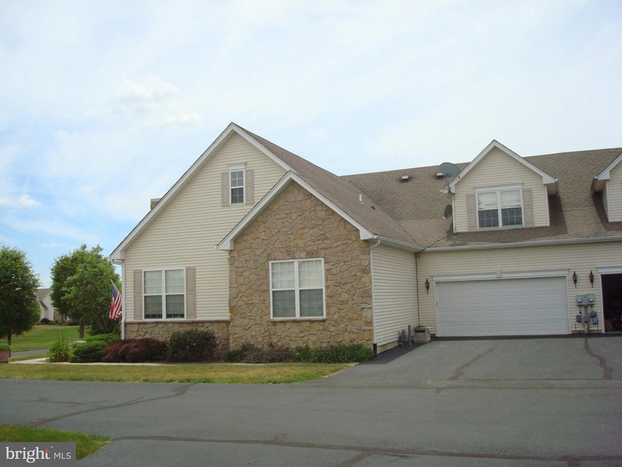 2040 Rose Dr, Pennsburg, PA 18073 - photo 1