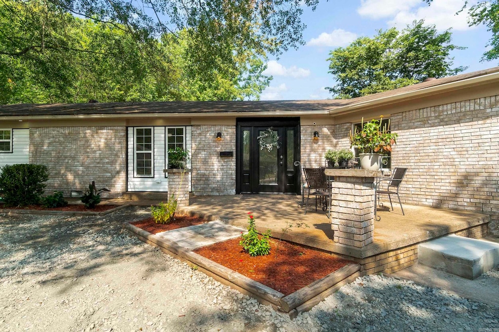 9320 Cloverhill Rd, Little Rock, AR 72205 - photo 1