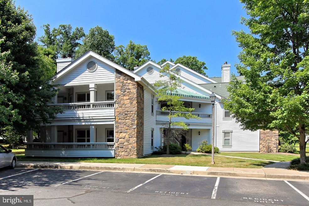 4400 Helmsford Ln unit 101, Fairfax, VA 22033 - photo 1