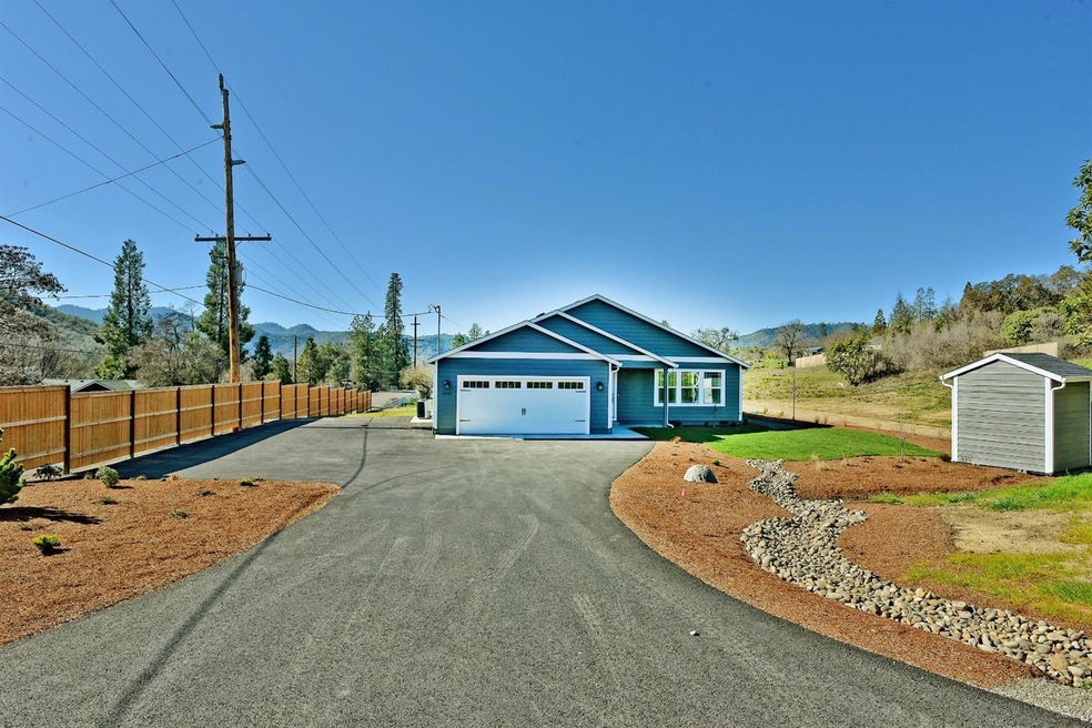 10014 Blackwell Rd, Central Point, OR 97502 - photo 1