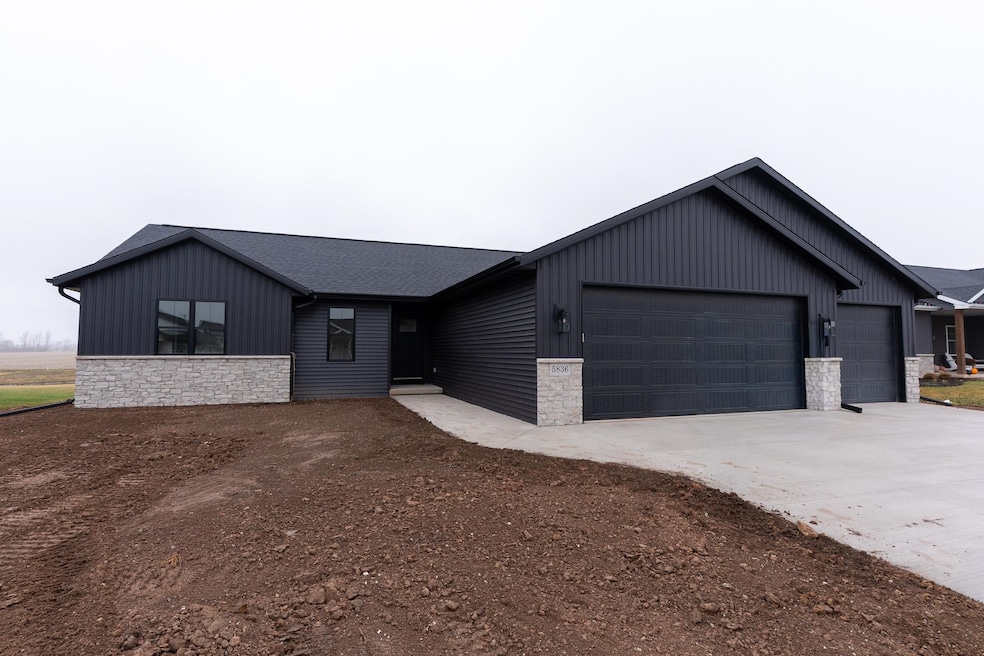 W5836 Edgewood Dr, Menasha, WI 54952 - photo 1