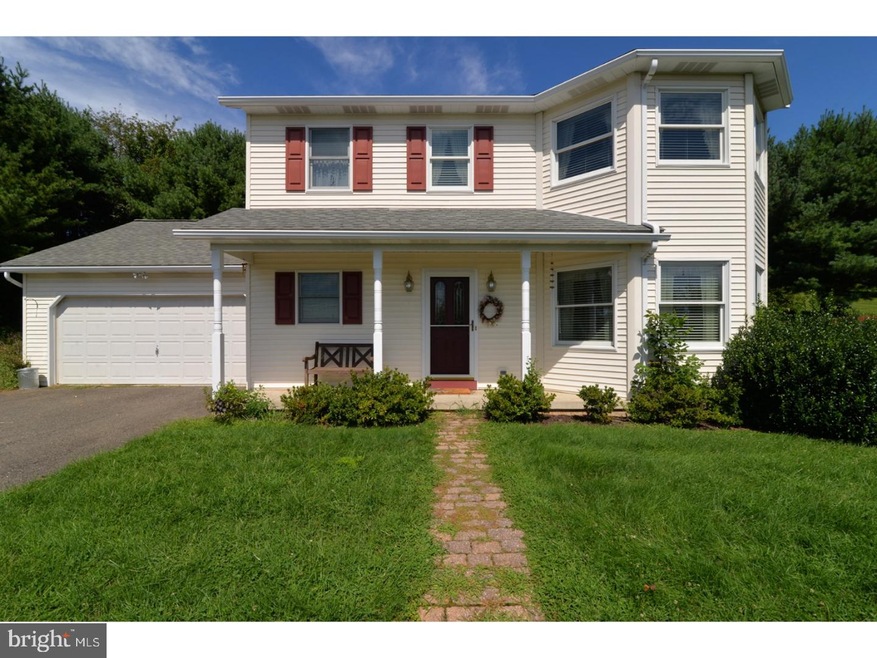 2005 Evergreen Dr, Tamaqua, PA 18252 - photo 1