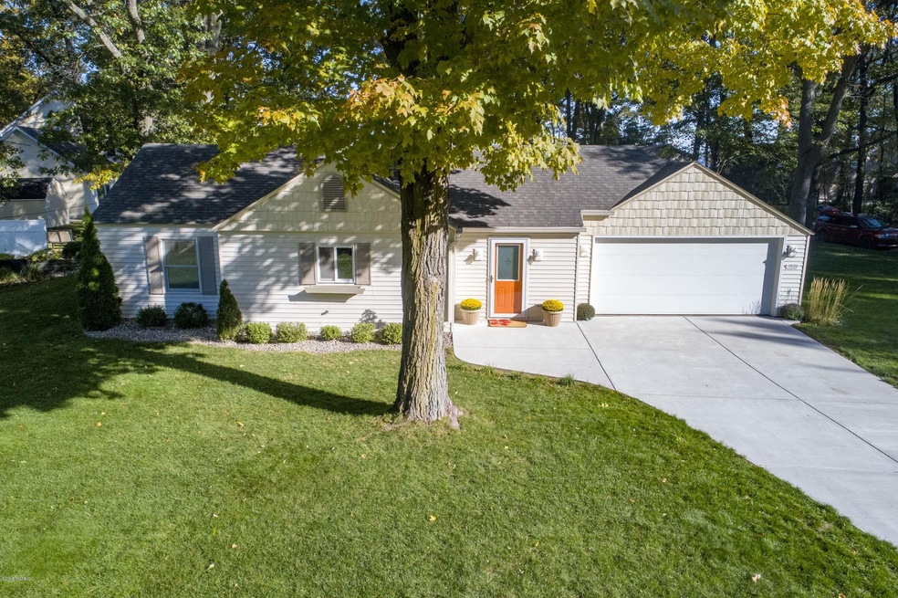 1930 Ottawa Beach Rd, Holland, MI 49424-