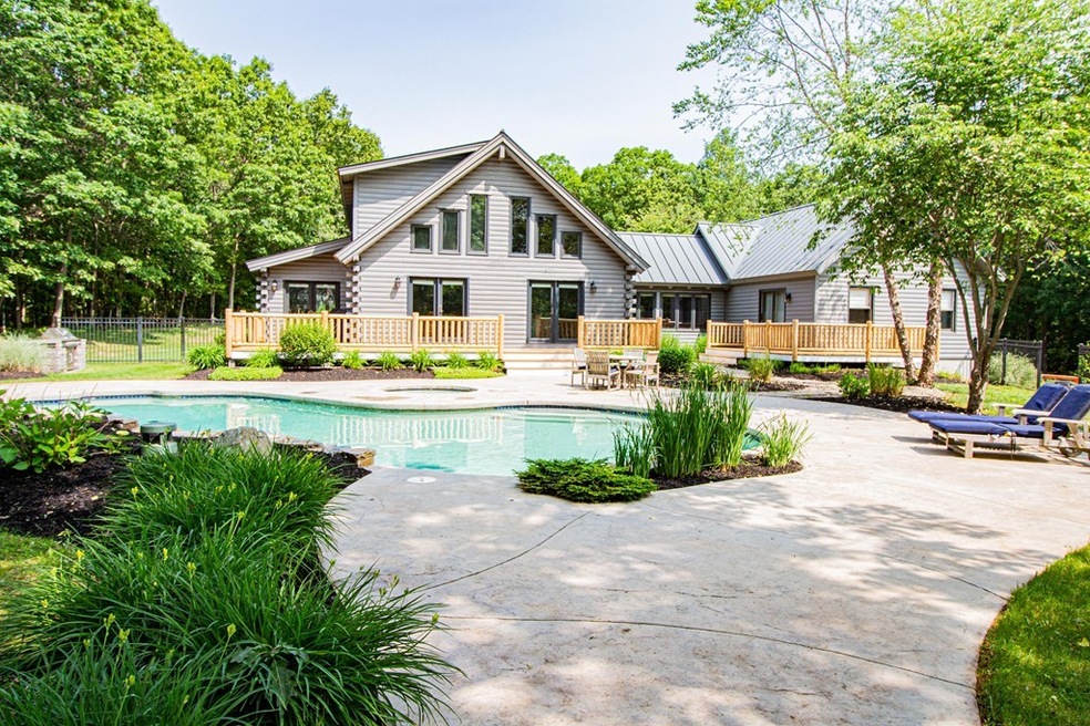 36 Hopedale St, Mendon, MA 01756 - photo 1