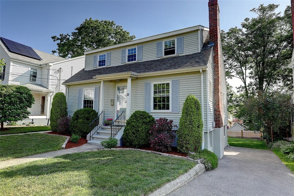 86 Wilcox Ave, Pawtucket, RI 02860 - photo 1