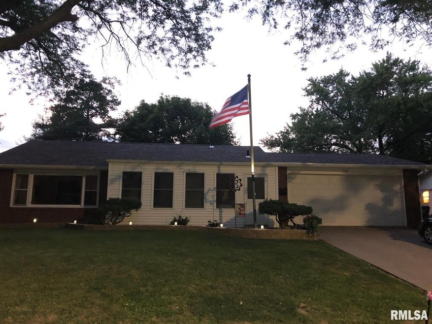 736 Westerfield Rd, Davenport, IA 52806 - photo 1