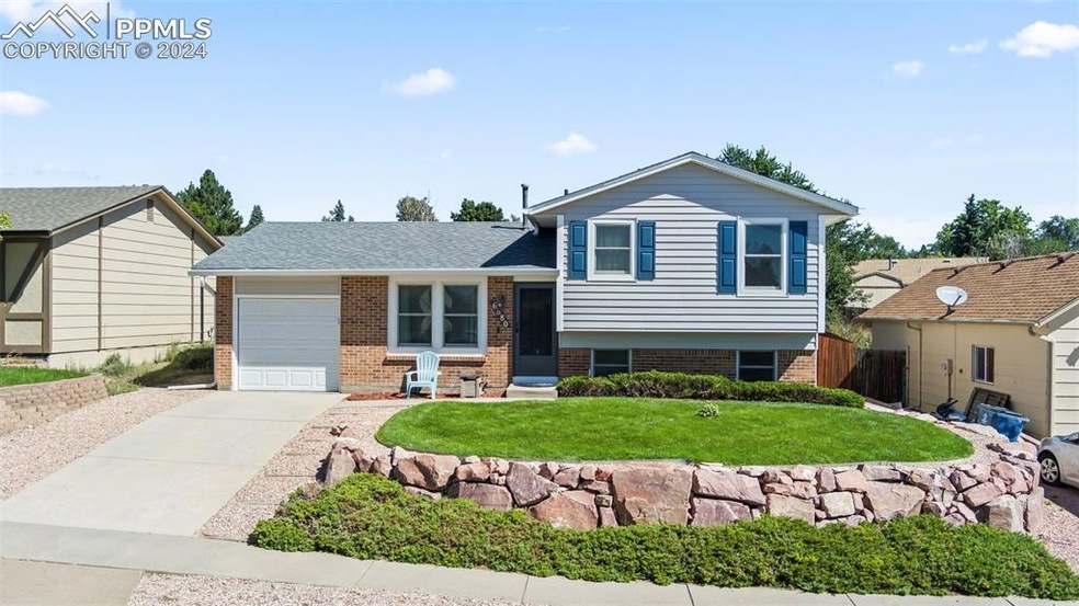 Immaculate 3 bed 2 bath Tri-level