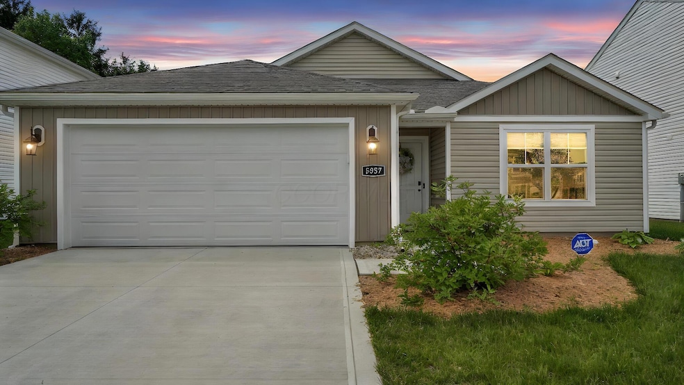 5957 Hollett Dr S, Columbus, OH 43232 - photo 1