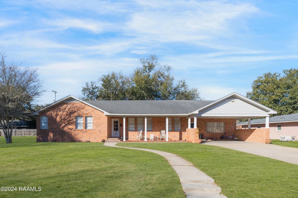209 Hilltop Circle-1