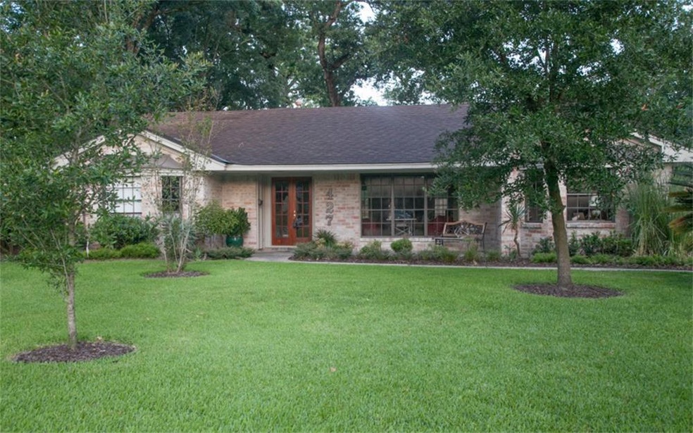 427 Wycliffe Dr, Houston, TX 77079 - photo 1