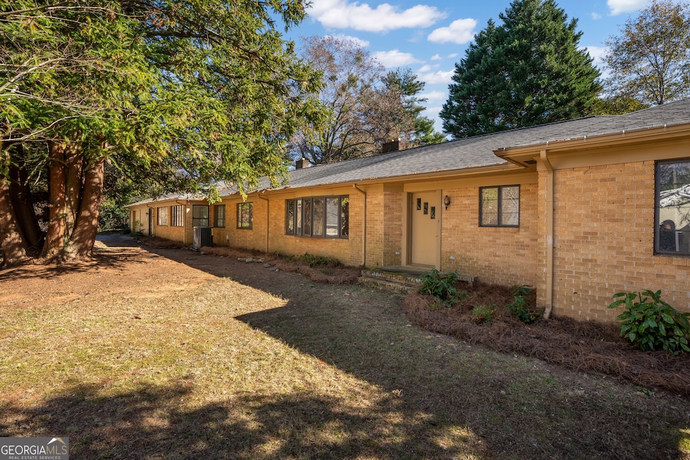 292 Chenocetah Dr, Cornelia, GA 30531 - photo 1