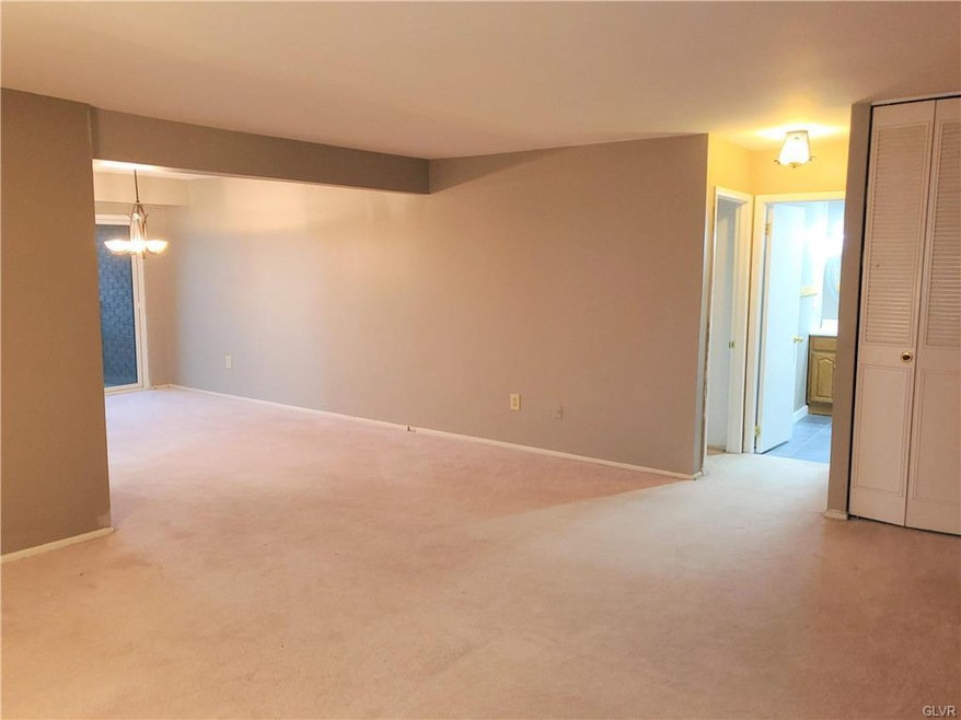 1580 Alta Dr unit 11, Whitehall, PA 18052 - photo 1