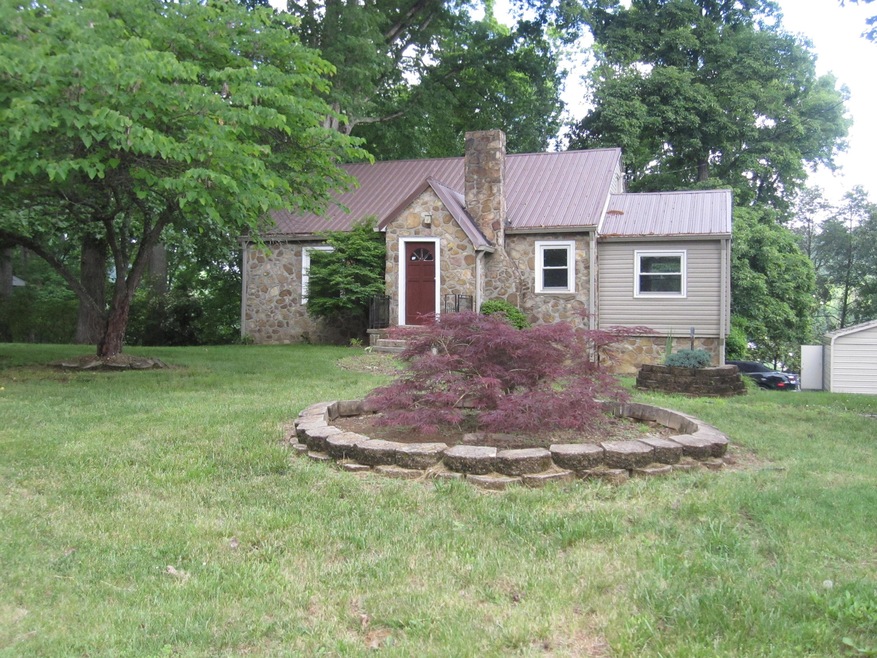 319 Highland View Dr, Knoxville, TN 37920 - photo 1