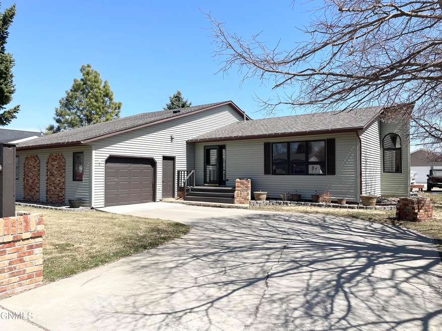 2406 13th Ave W, Williston, ND 58801 - photo 1