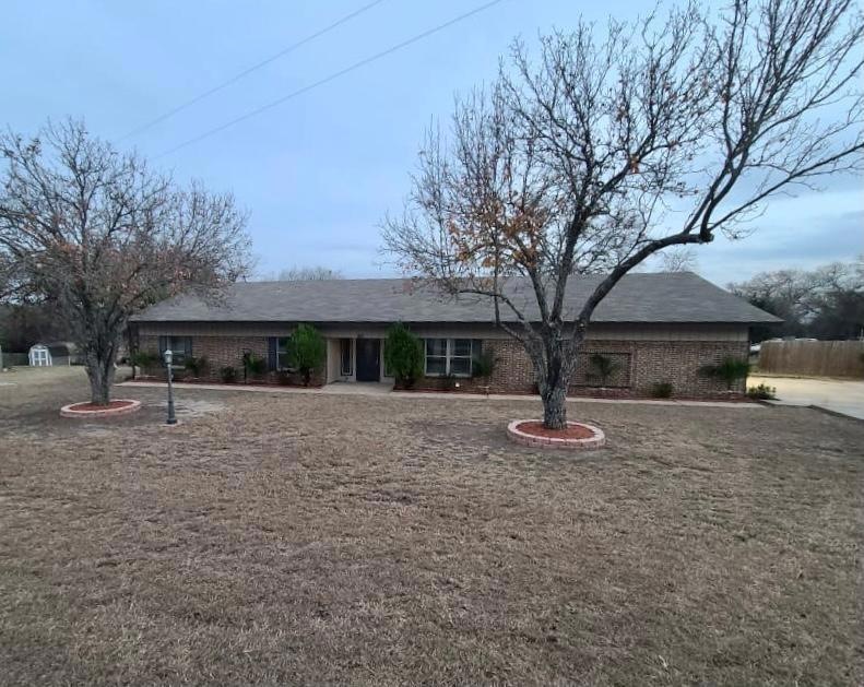 803 W Park Ave, Weatherford, TX 76086 - photo 1