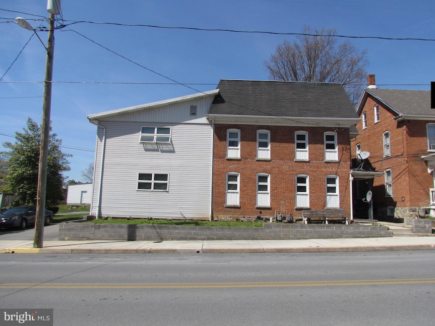 115 N Broad St unit 2ND FLOOR/ FRONT, Waynesboro, PA 17268 - photo 1