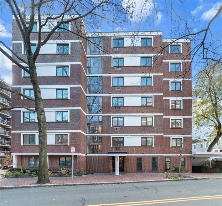 Sold $871,500 • Co-Listing Agent