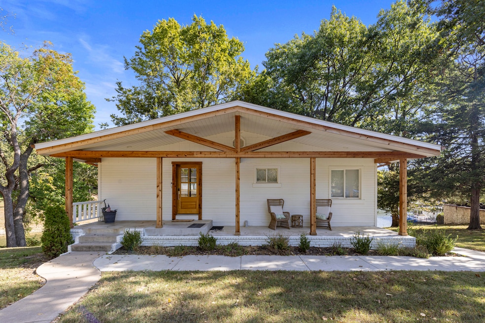 Sold $965,000