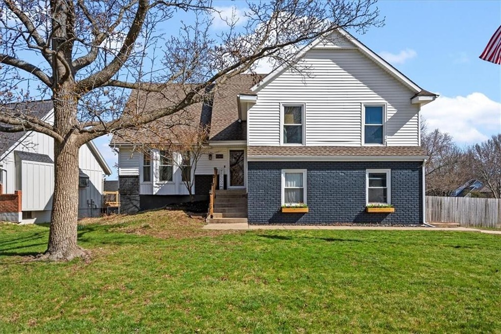 8369 Alden St, Lenexa, KS 66215 - photo 1