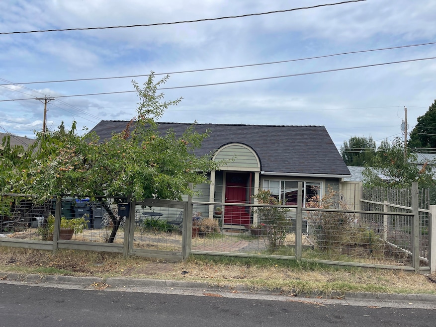 36 Dewey St, Ashland, OR 97520 - photo 1