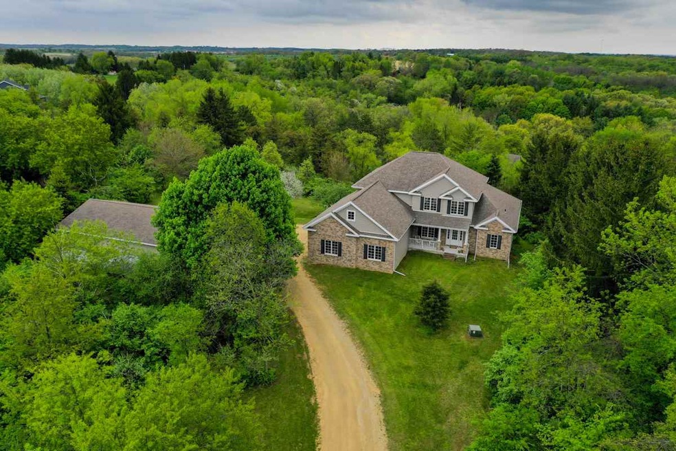 551 Echo Valley Rd, Brooklyn, WI 53521 - photo 1