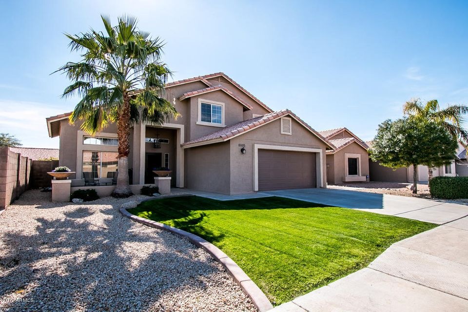 FRONT OF HOUSE 1