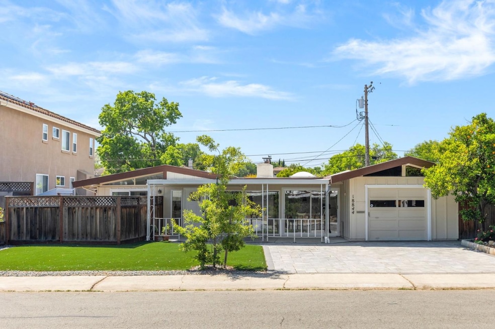 Sold $2,550,000 • Co-Listing Agent