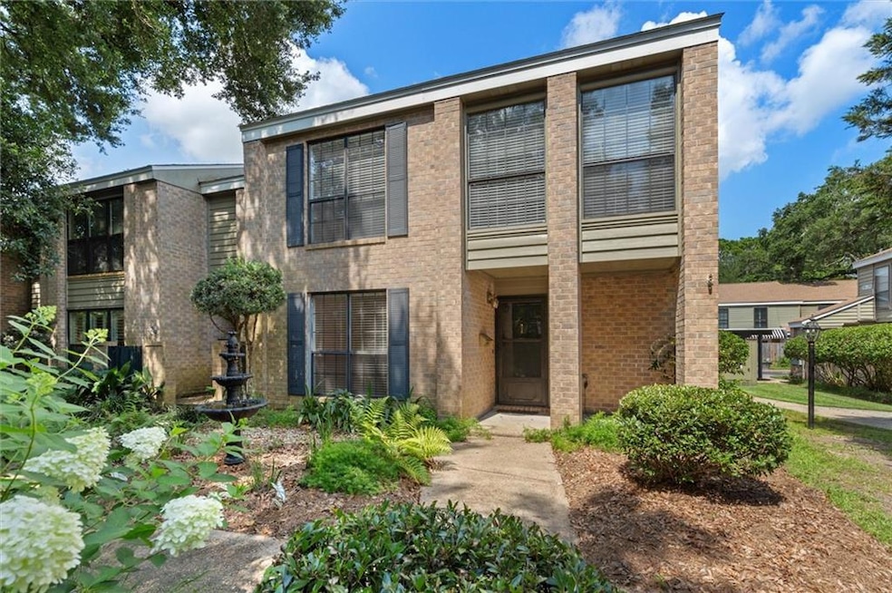 Great Condo in Stoneridge Condominiums!