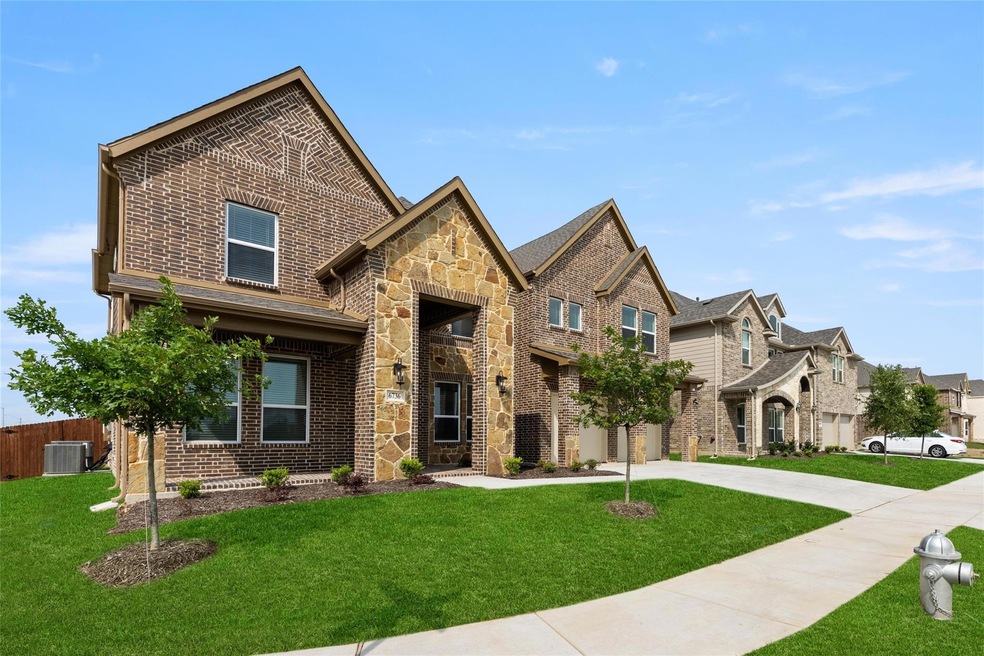6736 Rockshire front1