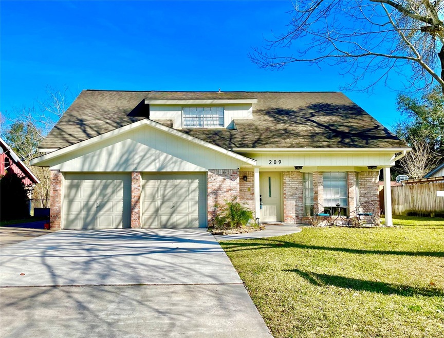 209 Mary Ann Dr, Friendswood, TX 77546 - photo 1