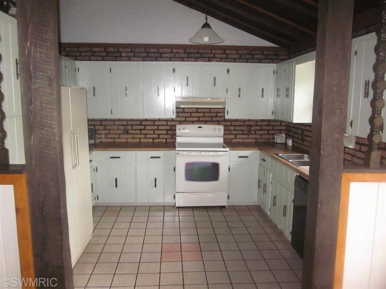 12235 Oakwood Shores St, Wayland, MI 49348 - photo 1