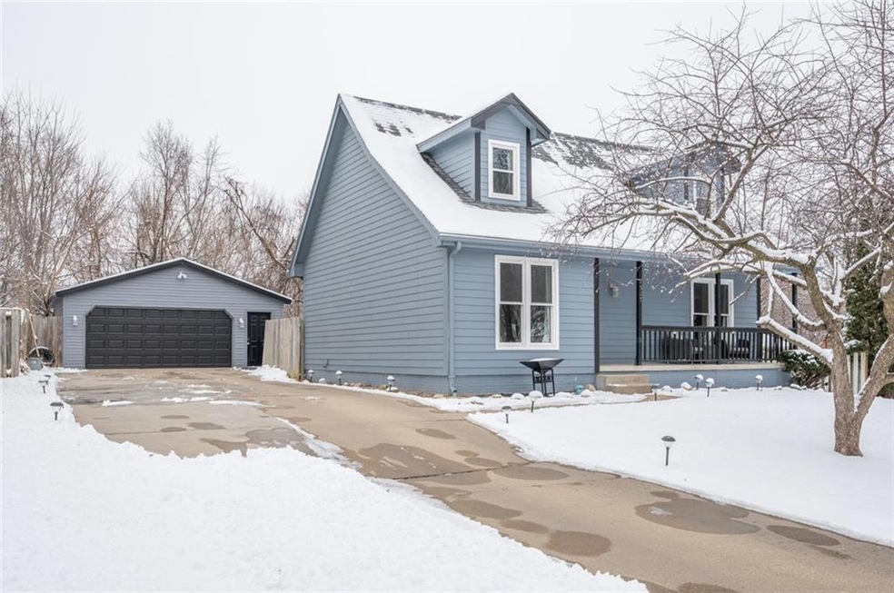 2527 SE 17th St, Des Moines, IA 50320 - photo 1