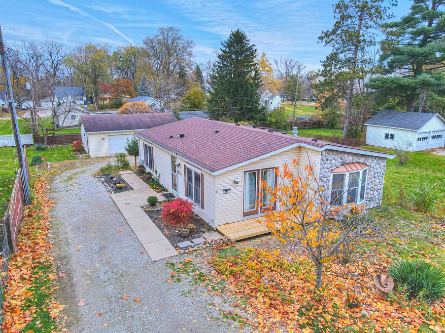 558 Andrew Dr 01