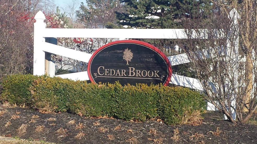 10607 Brookchase Ct, Louisville, KY 40228 - photo 1