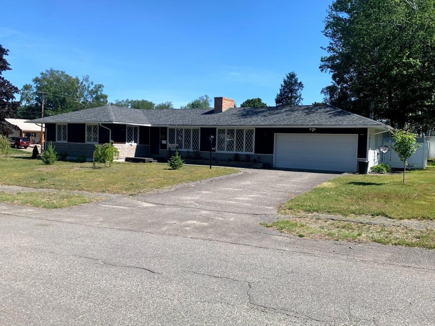 29 Rhode Island Ave, Millinocket, ME 04462 - photo 1